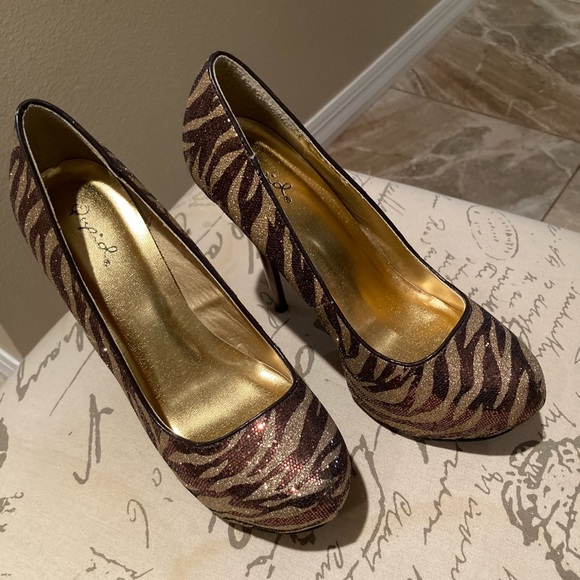Qupid sparkly gold, and bronze stilettos - Picture 10 of 11